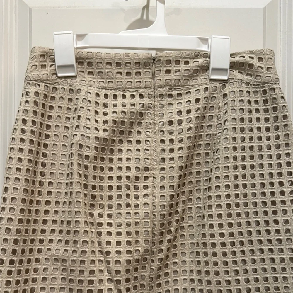Banana Republic Size 2 Tan Eyelet Pencil Skirt Embellished Knee-Length